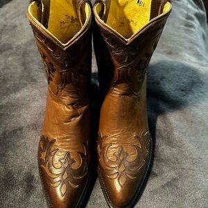 Allen’s of Austin women’s  short cowboy boots, tan and brown.  Size 9B Like new
